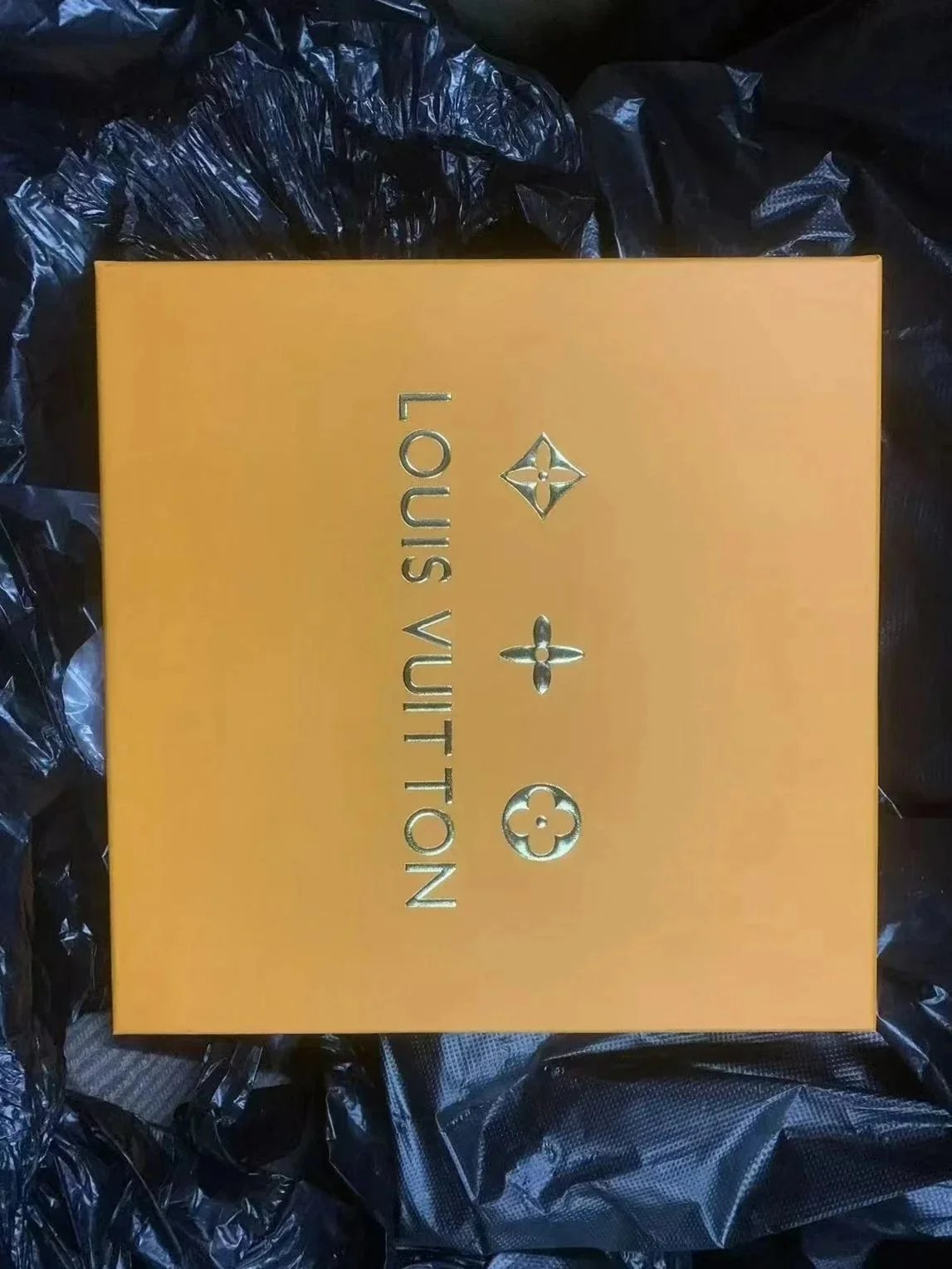 *Single Hat Gift Box * (easily damaged during transportation, non refundable once sold)